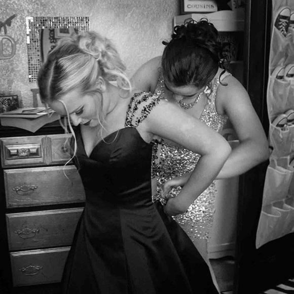 Sherri Hill Prom Dress! Size 6! - Picture 3 of 4